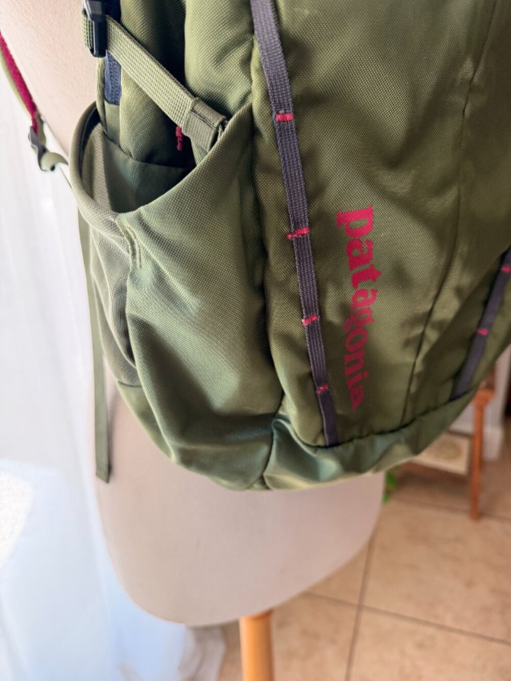 Patagonia Women's Refugio 26L Green Pink Laptop Backpack - Picture 3 of 8